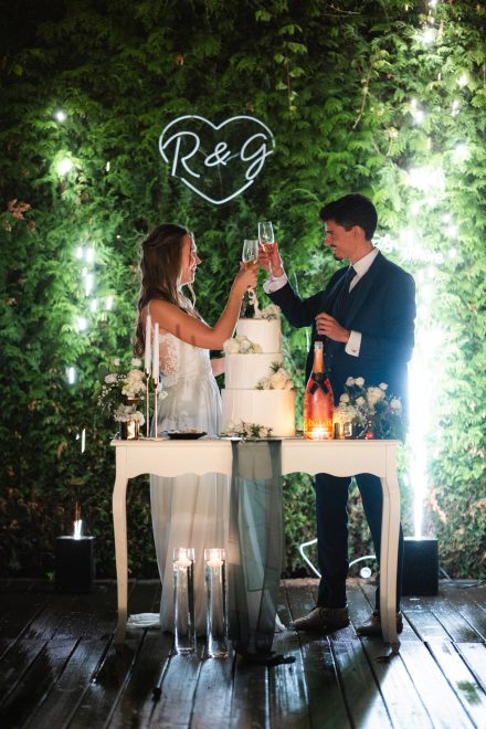Rita e Gil cortam o bolo de casamento na Quinta dos Teixeiras